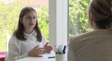 12-летняя Александра из Украины удивила посла Китая в Латвии своим знанием китайского языка